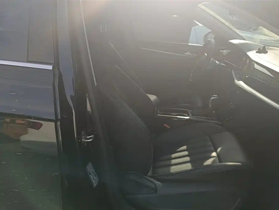 VOLKSWAGEN PASSAT 2024