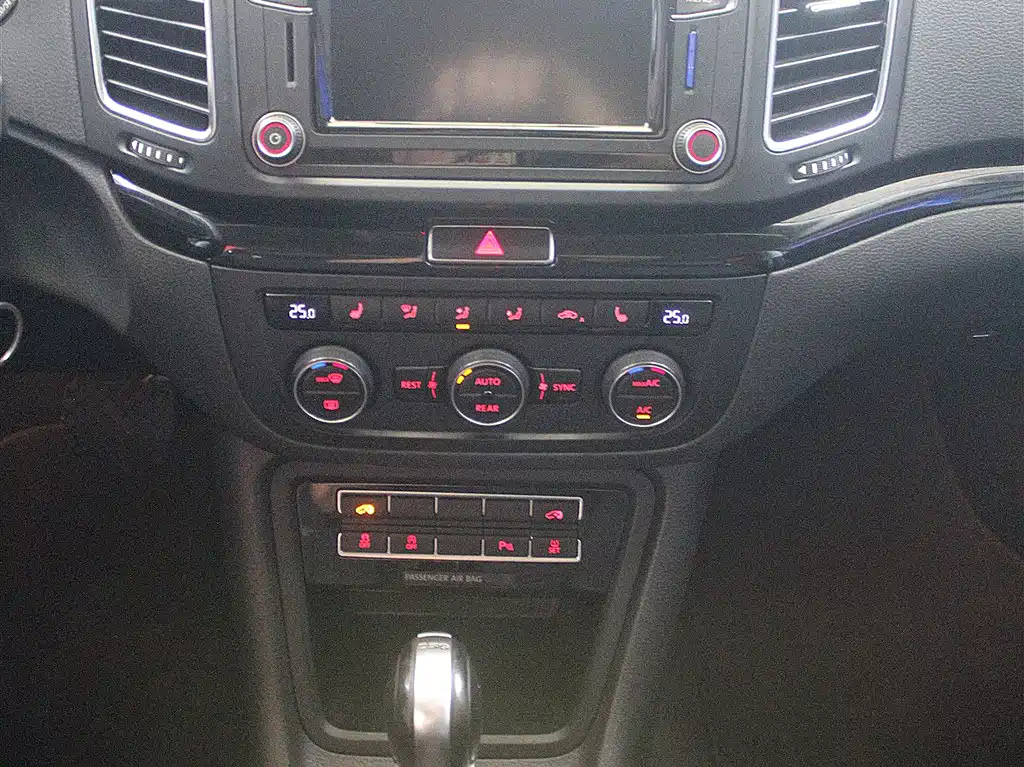 VOLKSWAGEN SHARAN 2016