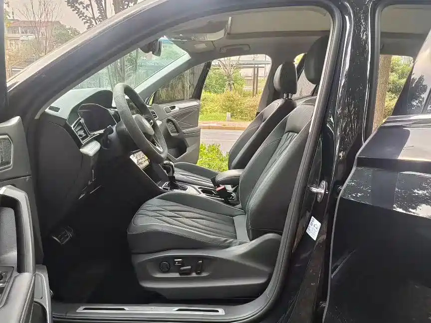 VOLKSWAGEN TIGUAN L 2022