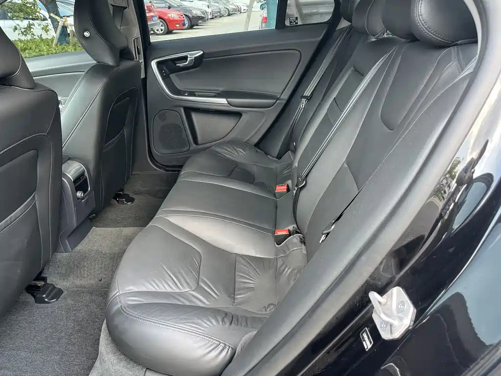 VOLVO S60 2017