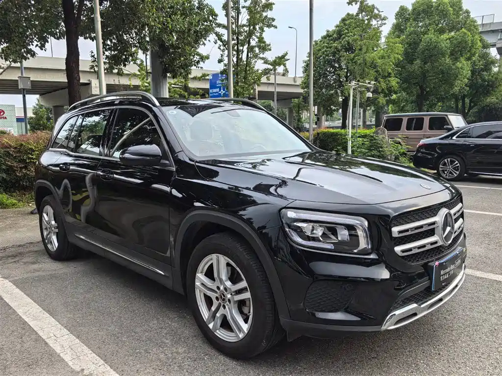 MERCEDES BENZ GLB 2023