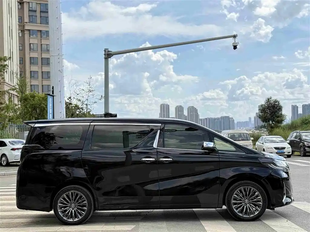 TOYOTA ALPHARD 2018