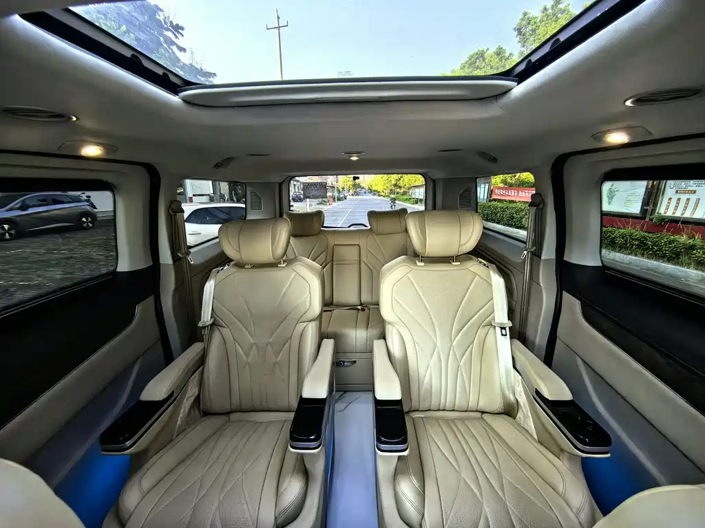 FORD TOUREO 2023