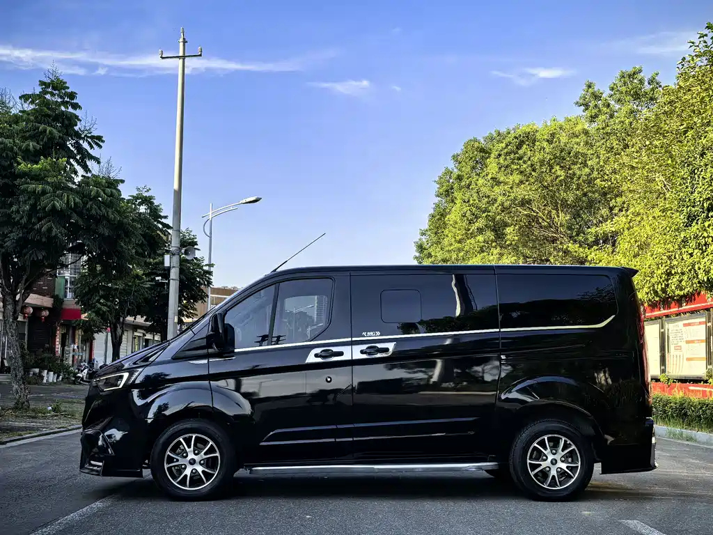FORD TOUREO 2023