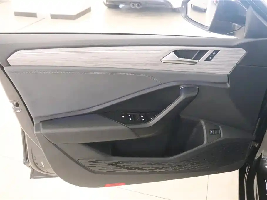 VOLKSWAGEN SAGITAR 2023