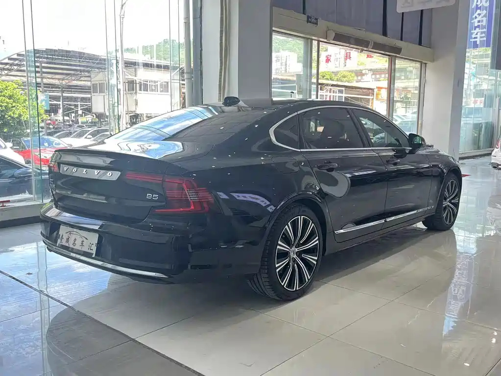 VOLVO S90 2024