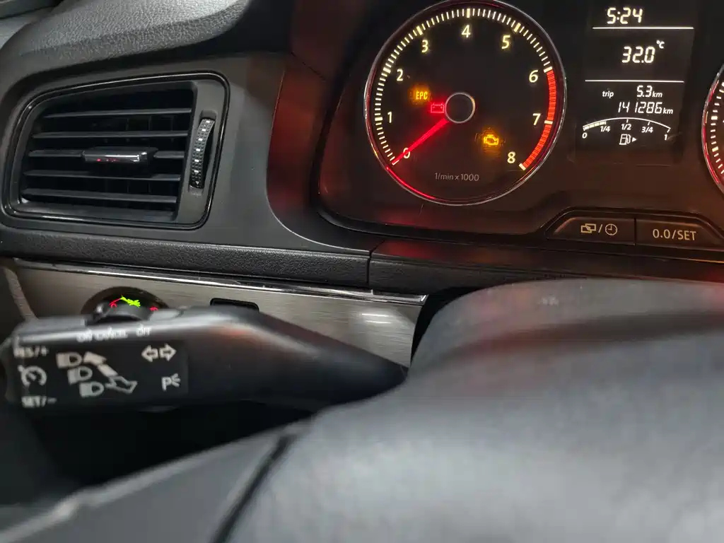 VOLKSWAGEN LAVIDA 2013