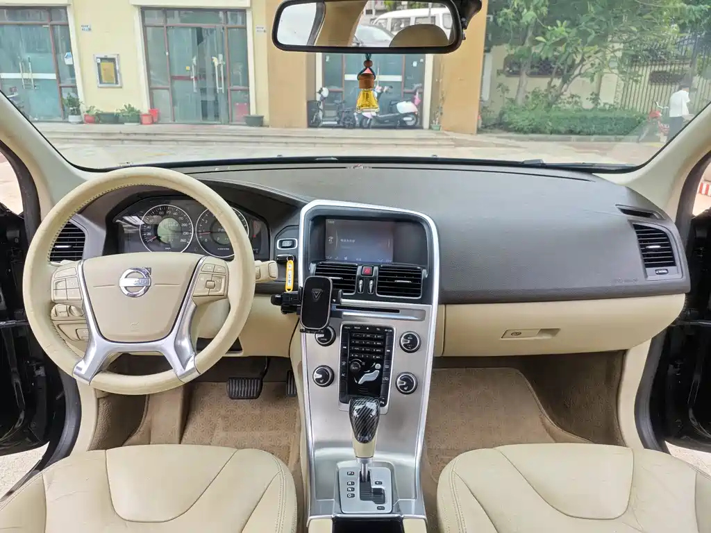 VOLVO XC60 IMPORT 2012