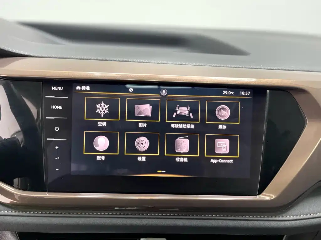 VOLKSWAGEN THARU 2022