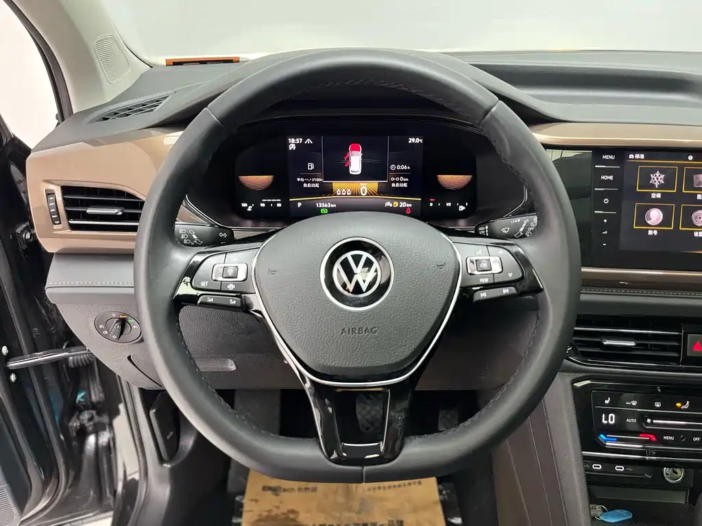 VOLKSWAGEN THARU 2022