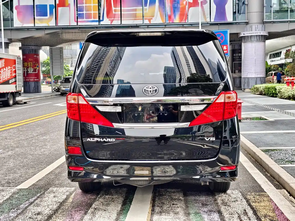 TOYOTA ALPHARD 2012