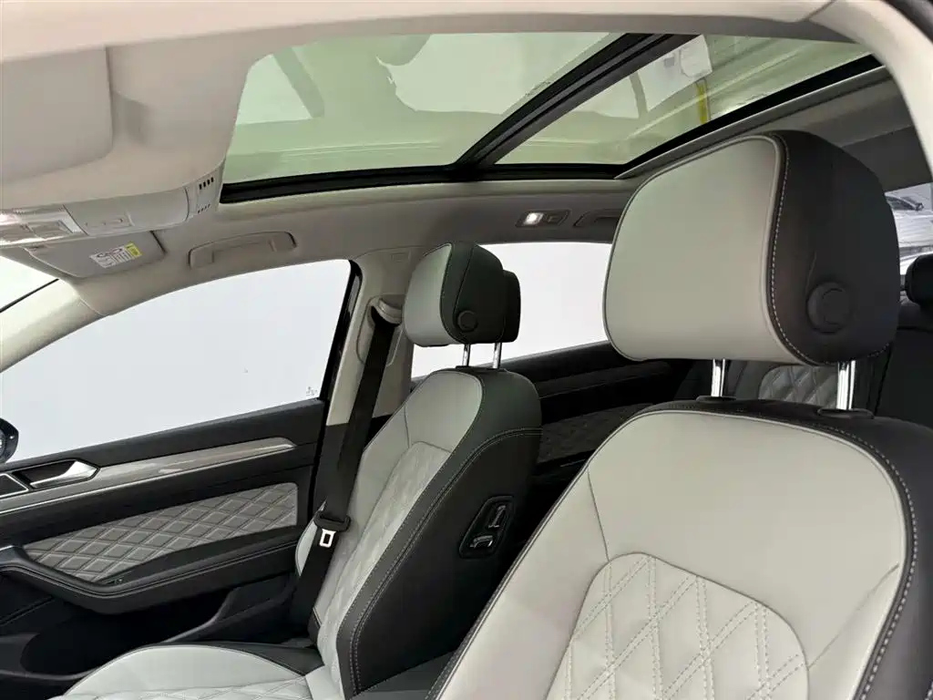 VOLKSWAGEN MAGOTAN 2023