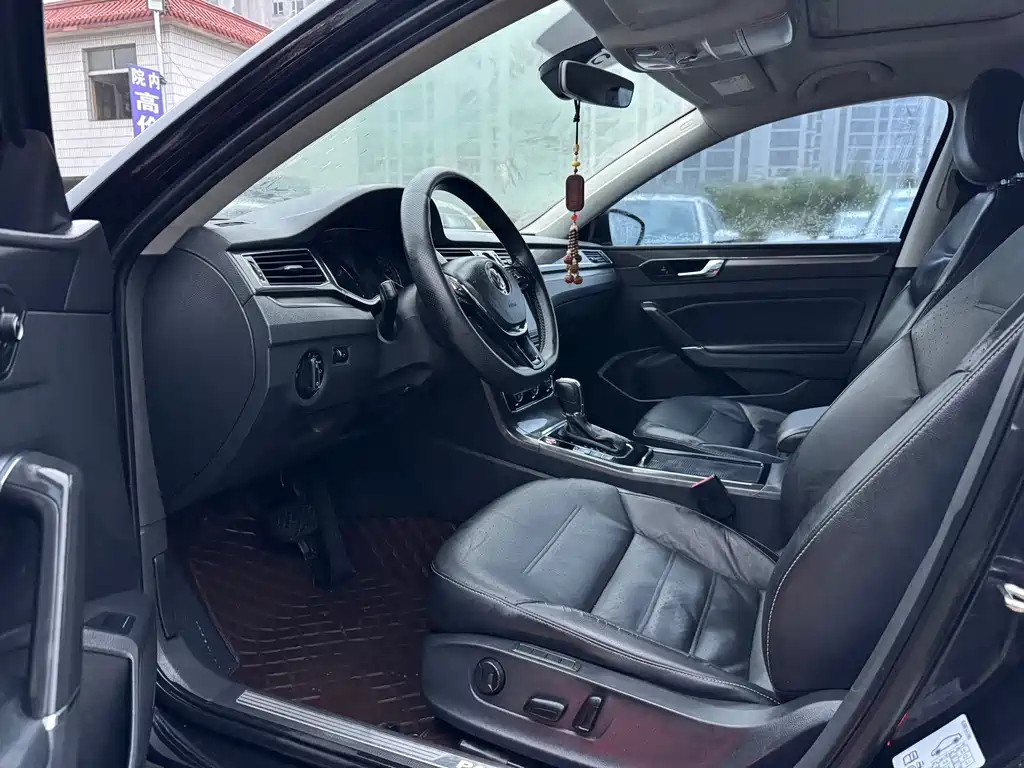 VOLKSWAGEN PASSAT 2017