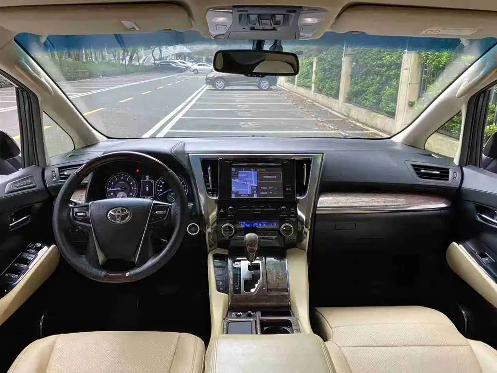 TOYOTA ALPHARD 2015