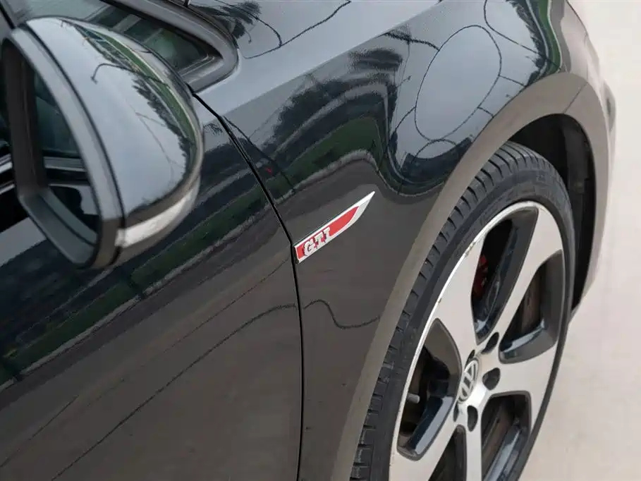 VOLKSWAGEN GOLF GTI 2016
