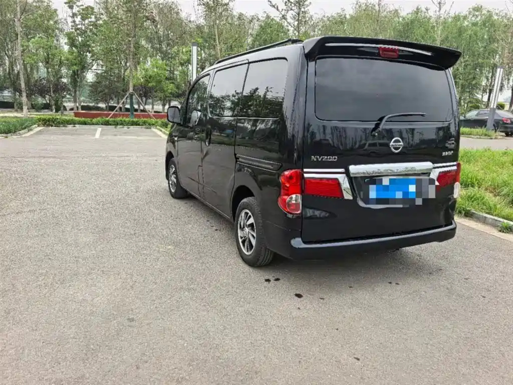 NISSAN NV200 2018
