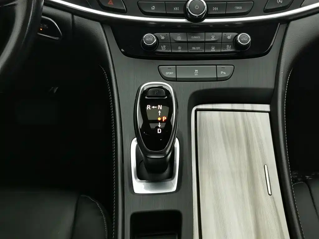 BUICK LACROSSE 2018