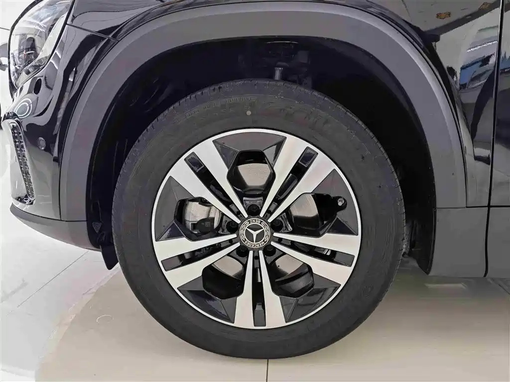MERCEDES BENZ GLB 2025