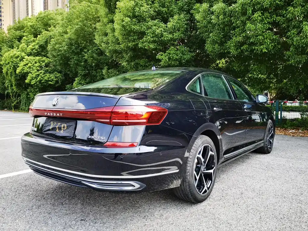 VOLKSWAGEN PASSAT 2023
