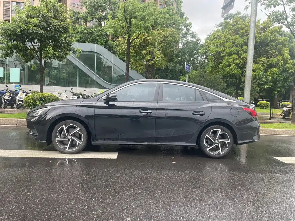 MG MG5 2021