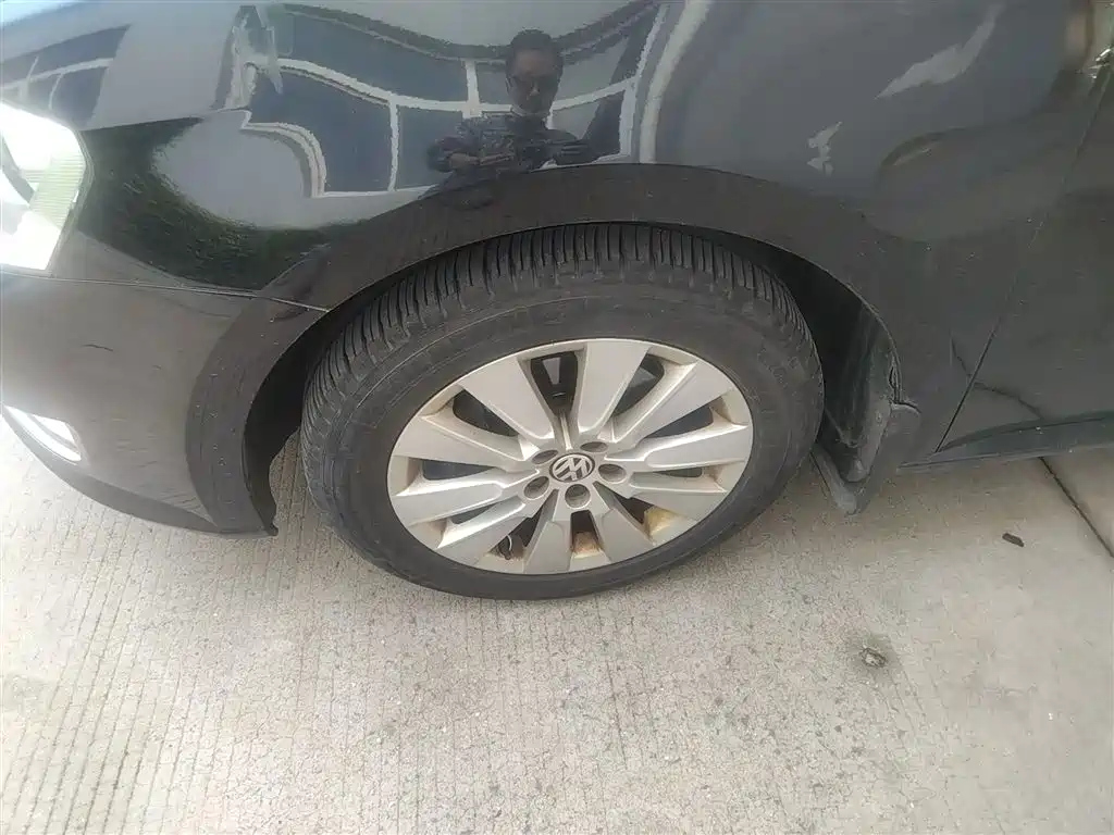 VOLKSWAGEN LAVIDA 2013