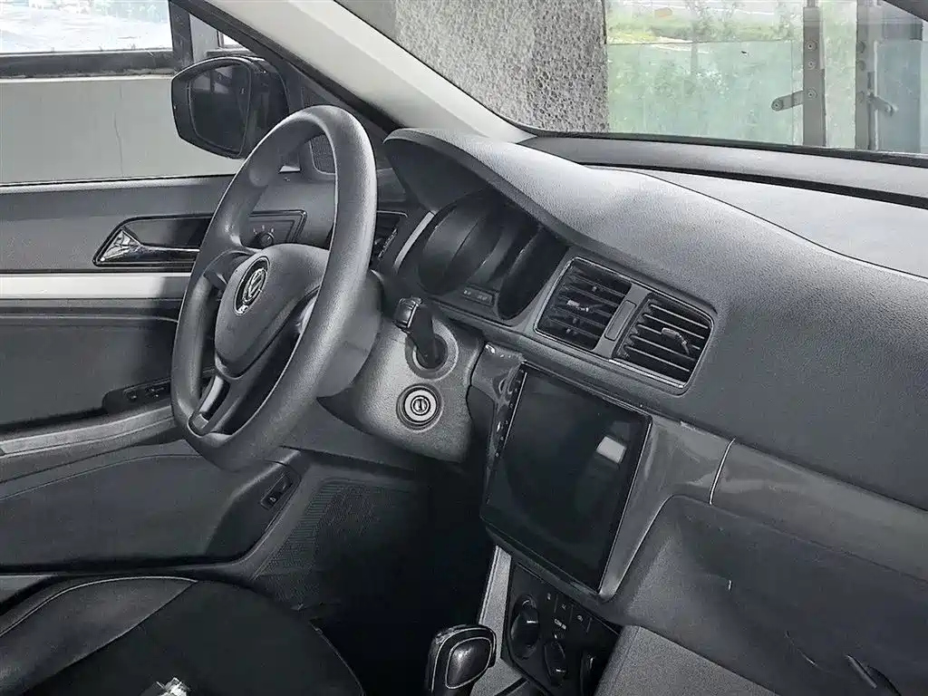 VOLKSWAGEN LAVIDA 2016