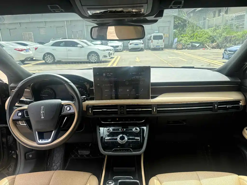 LINCOLN ADVENTURER 2021