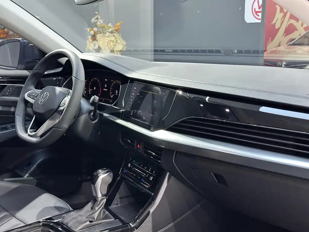 VOLKSWAGEN PASSAT 2025