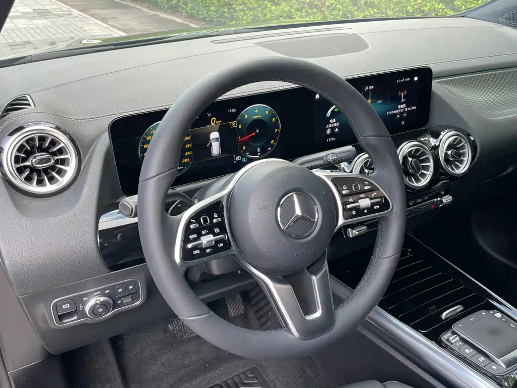 MERCEDES BENZ GLA 2022