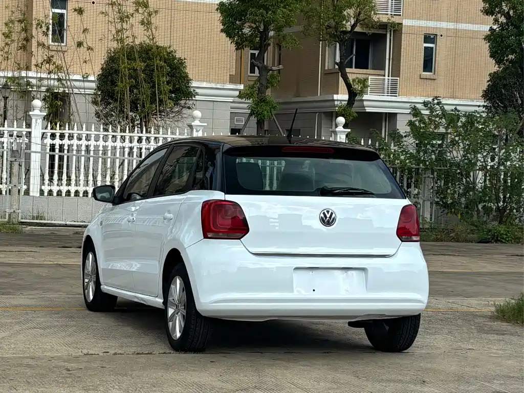 VOLKSWAGEN POLO 2013