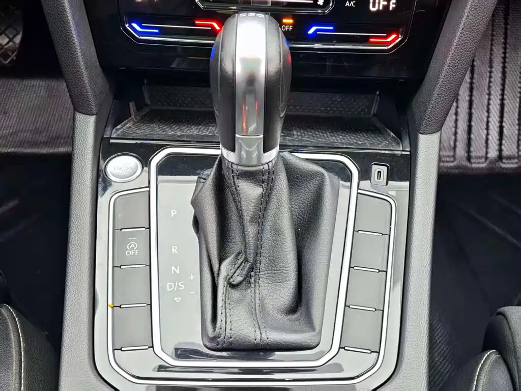 VOLKSWAGEN MAGOTAN 2020