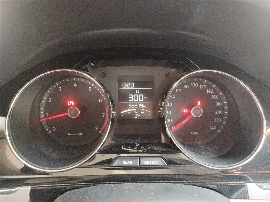 VOLKSWAGEN BORA 2015