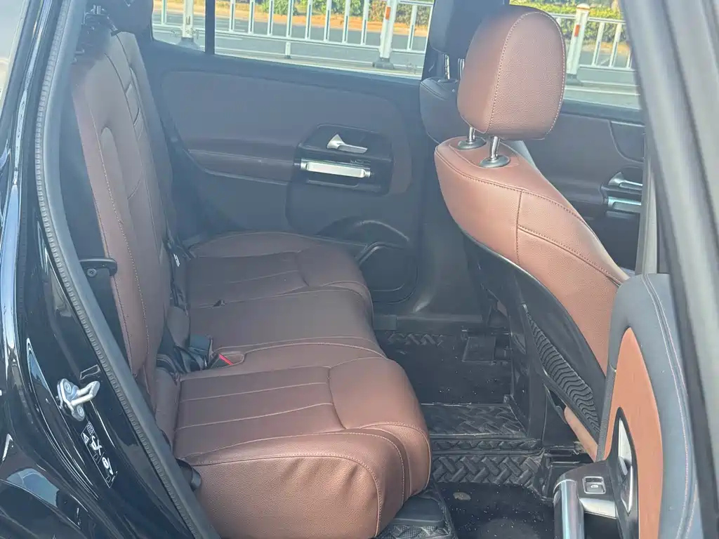 MERCEDES BENZ GLB 2023