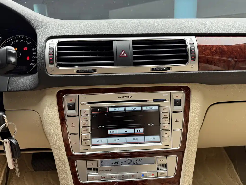 VOLKSWAGEN PASSAT LINGYU 2011