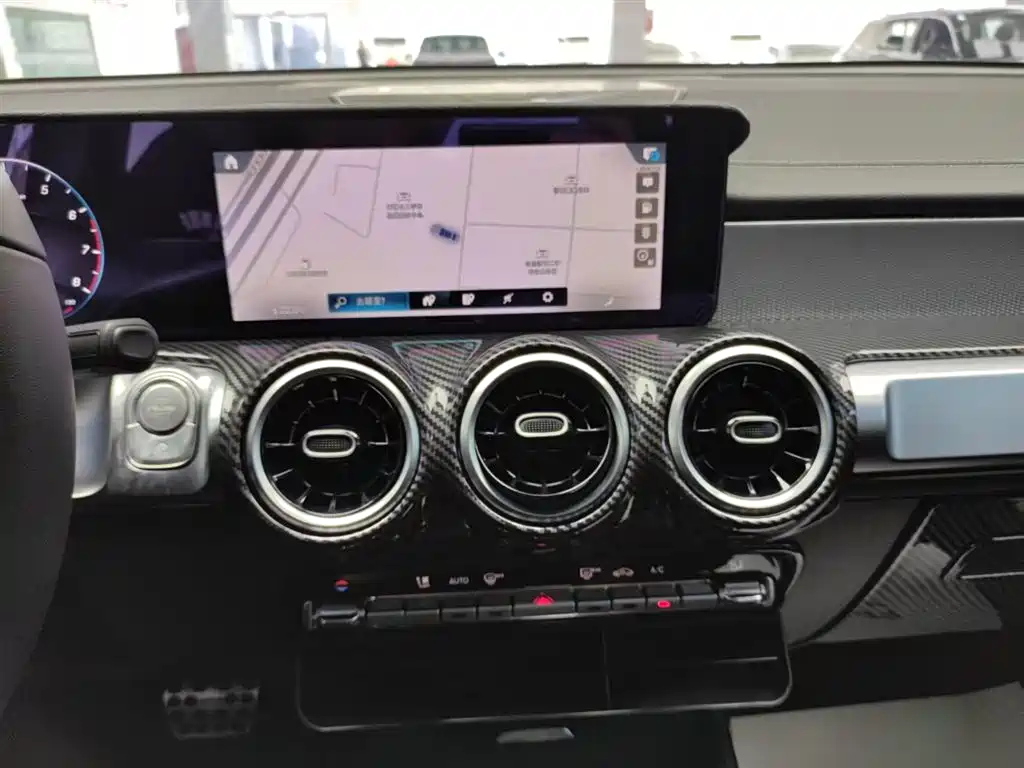 MERCEDES BENZ GLB 2023