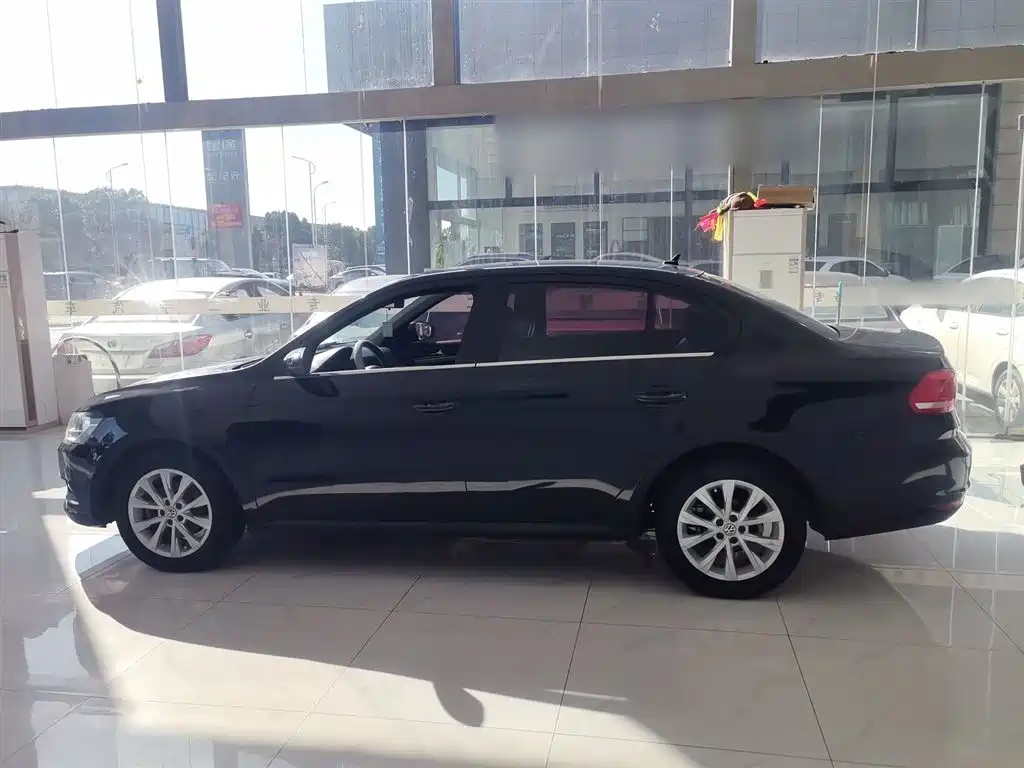 VOLKSWAGEN LAVIDA 2016