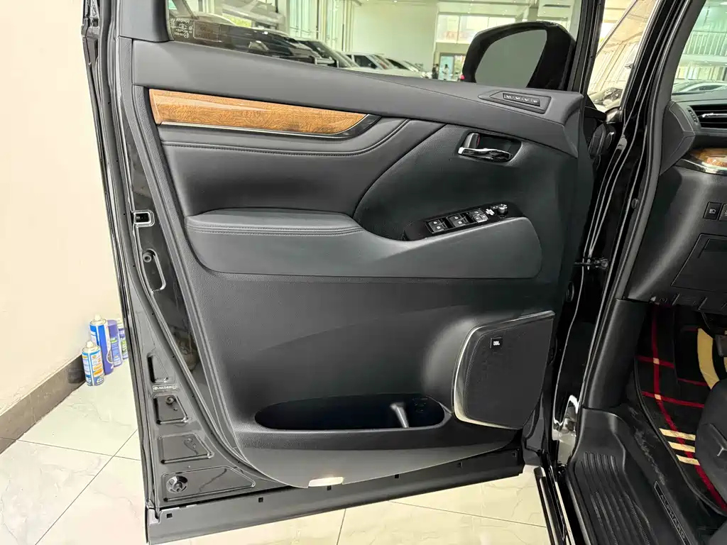 TOYOTA ALPHARD 2018