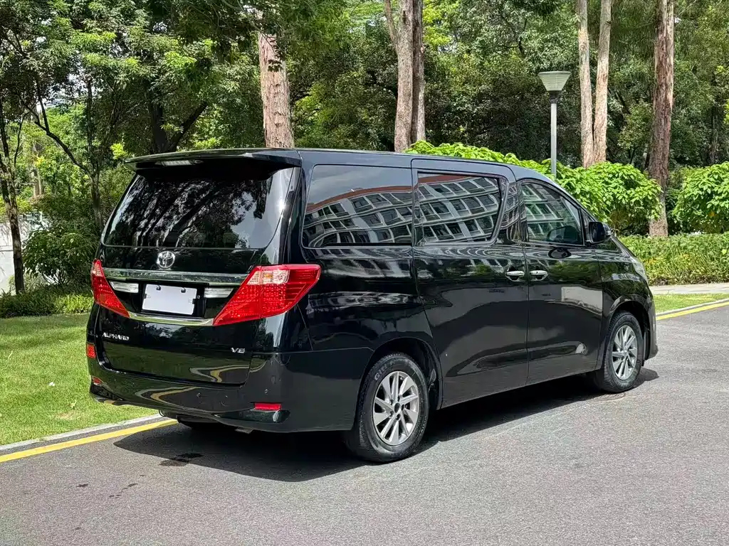 TOYOTA ALPHARD 2012