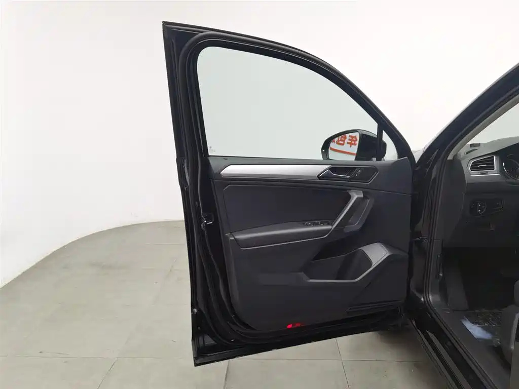 VOLKSWAGEN TIGUAN L 2021