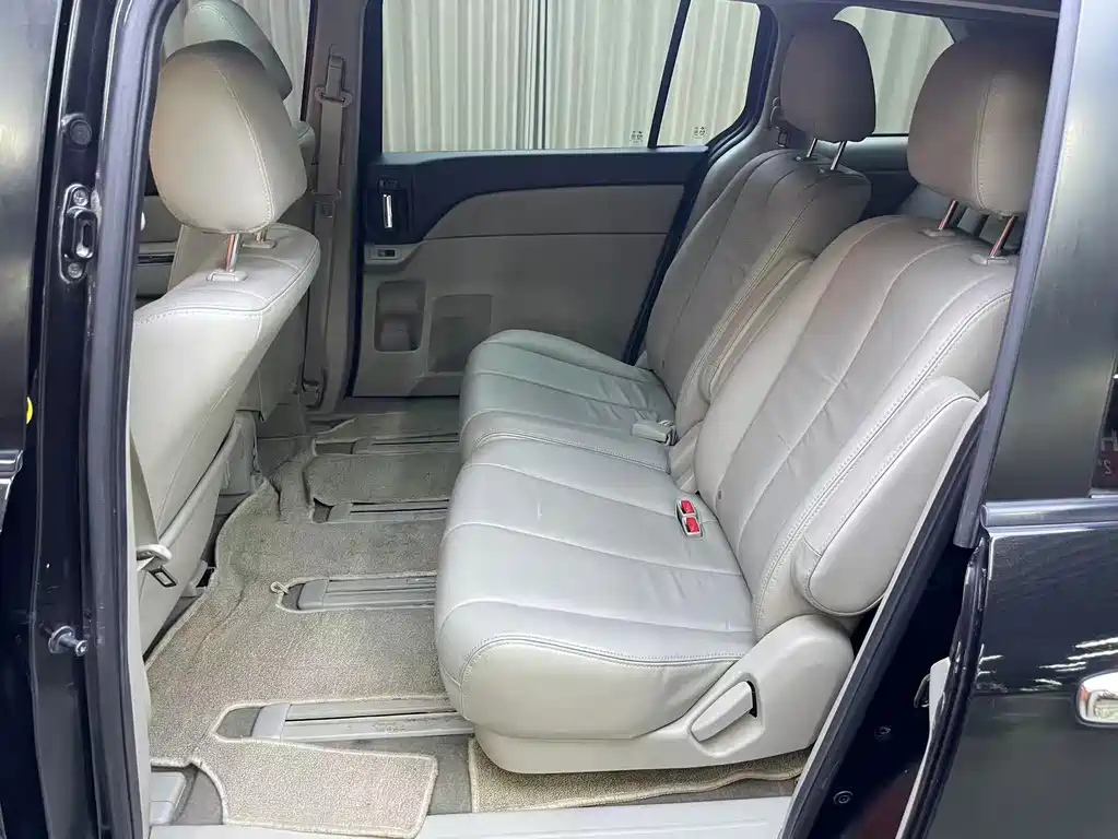 MAZDA 8 2011
