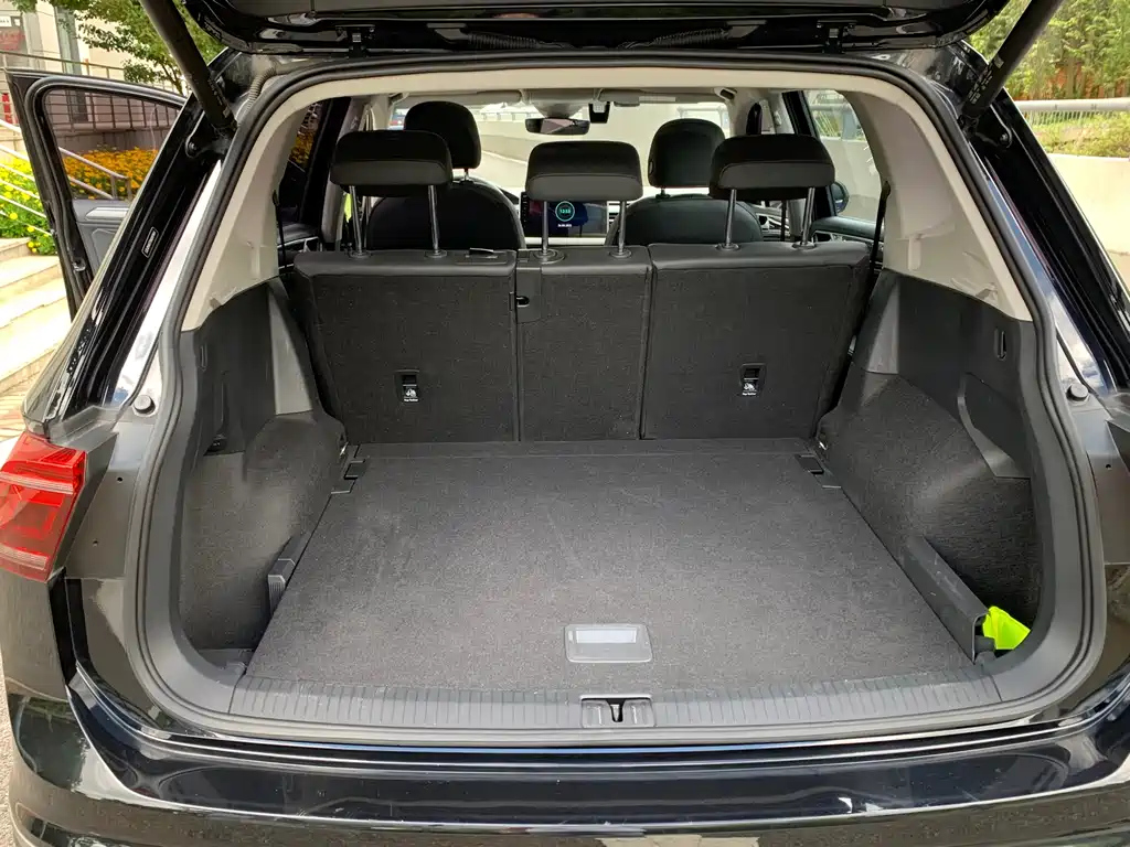 VOLKSWAGEN TIGUAN L 2023