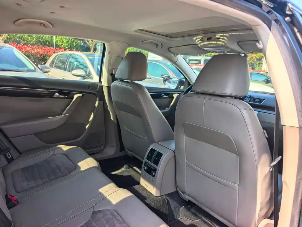 VOLKSWAGEN MAGOTAN 2013