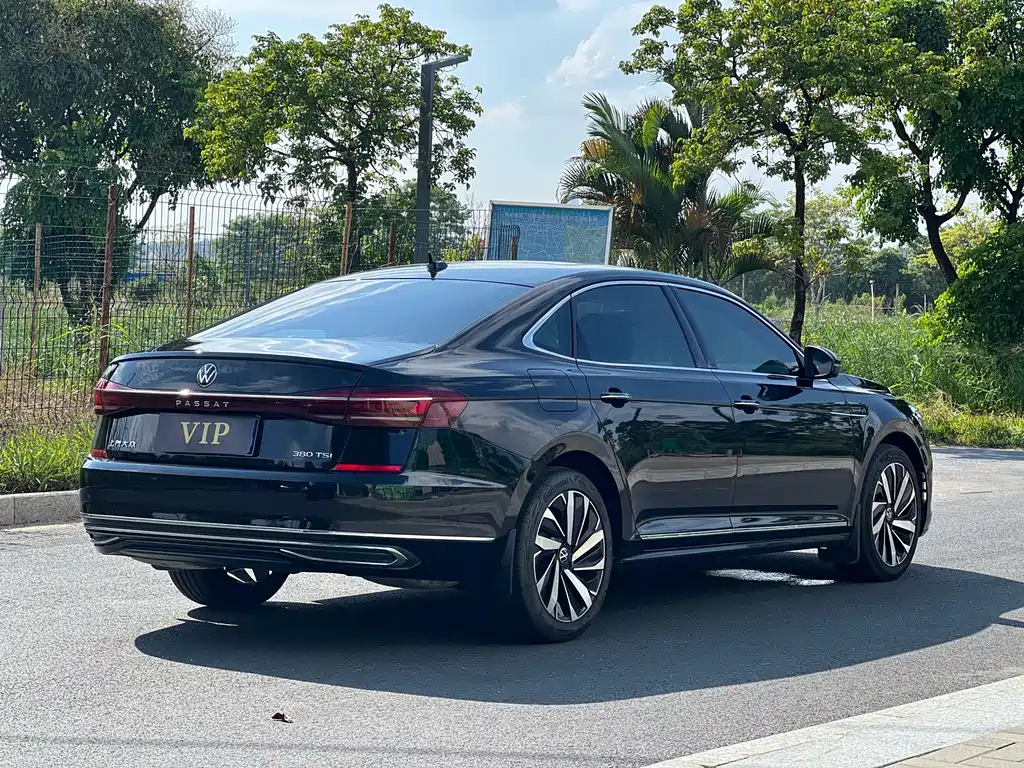 VOLKSWAGEN PASSAT 2025