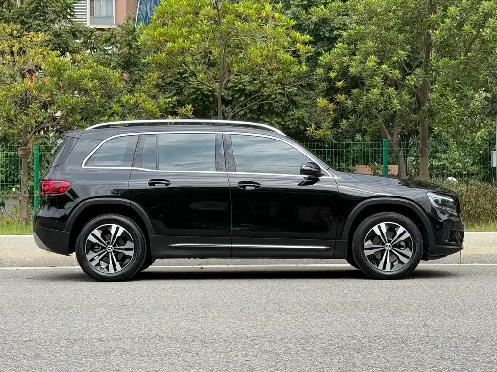 MERCEDES BENZ GLB 2023