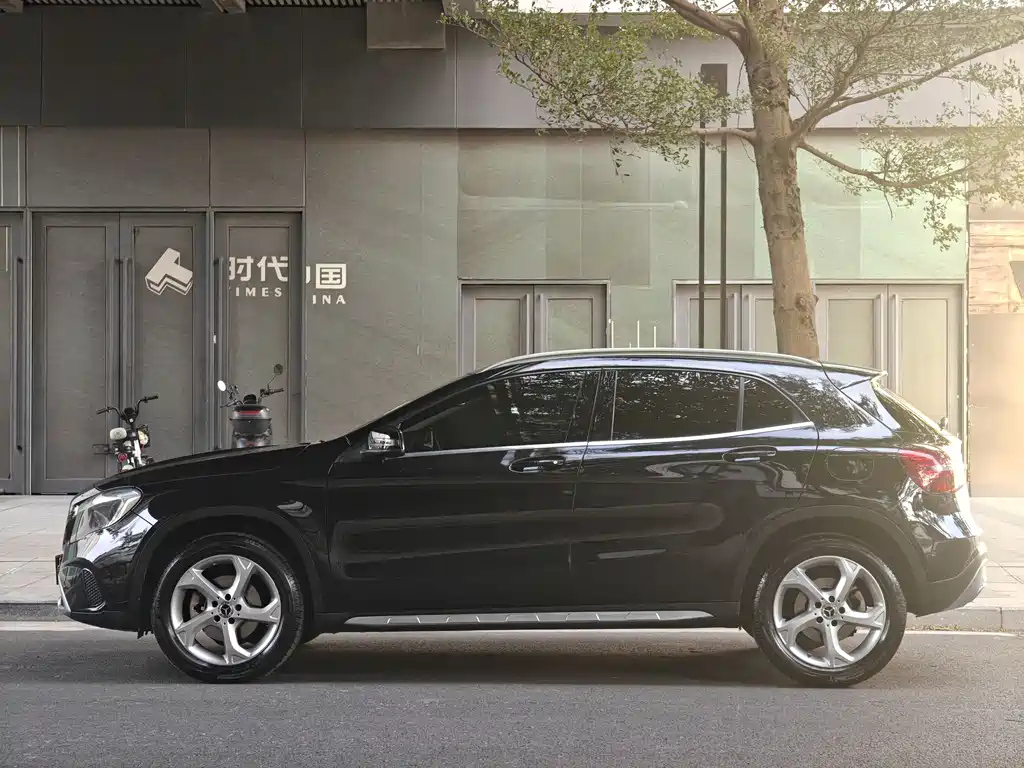 MERCEDES BENZ GLA 2021