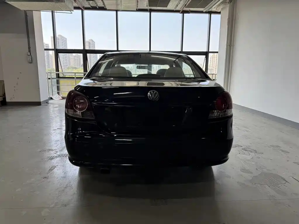 VOLKSWAGEN LAVIDA 2013