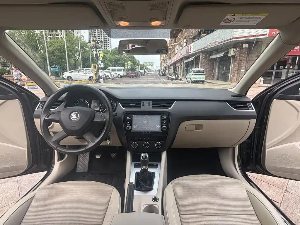 SKODA OCTAVIA 2015