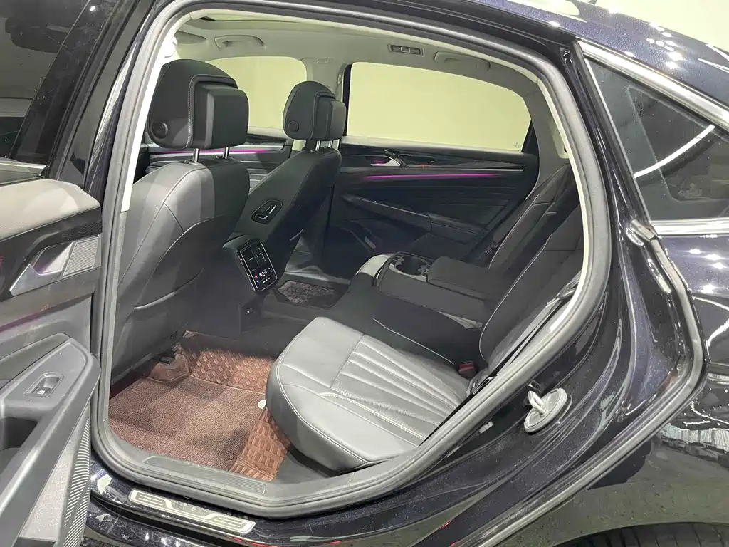 VOLKSWAGEN PASSAT 2024