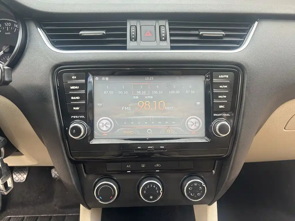 SKODA OCTAVIA 2015