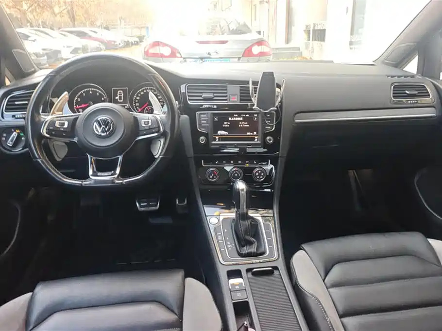 VOLKSWAGEN GOLF 2017